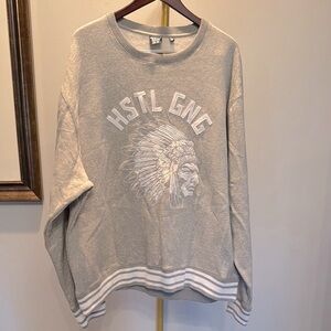 Hustle Gang light Gray Crewneck Sweater with embroidered Graphic Design EUC 3XL